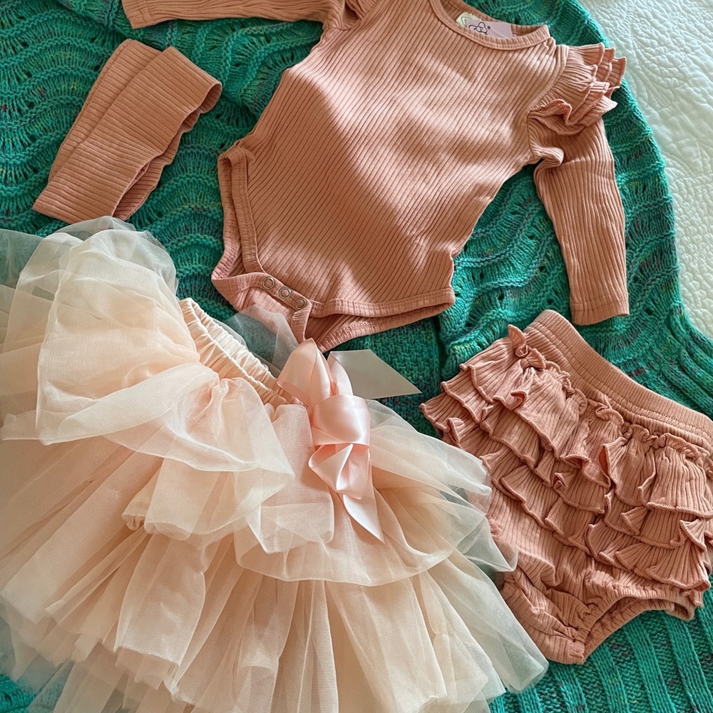 4 pc infant girl romper bodysuit & ruffle bloomer shorts & headband
